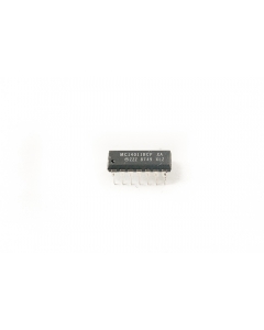 Motorola - MC14011BCP - IC, CMOS. Quad 2 input NAND gate. Used. 